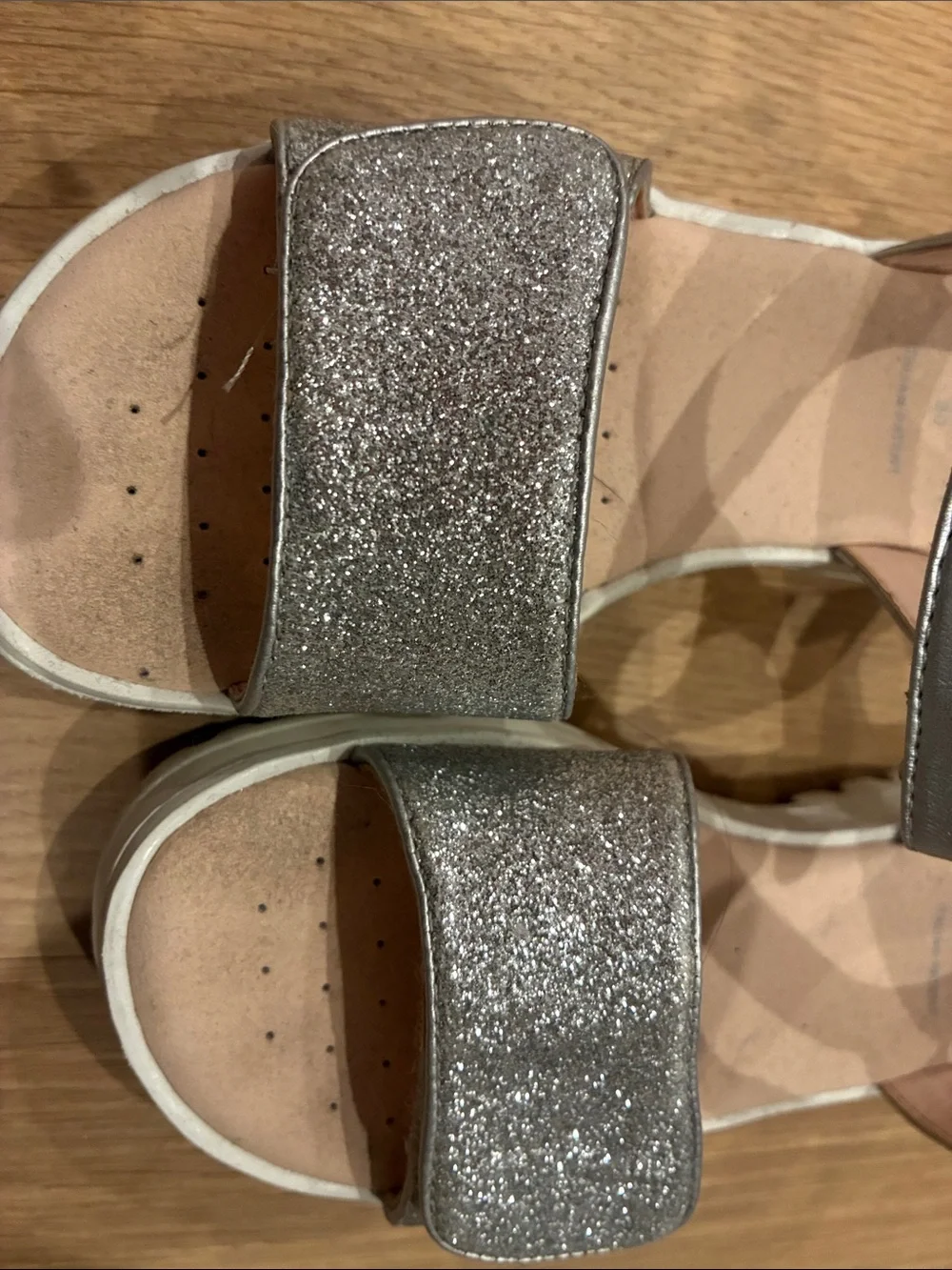 Geox little Girls' Silver Glitter Hook-and-Loop Sandals